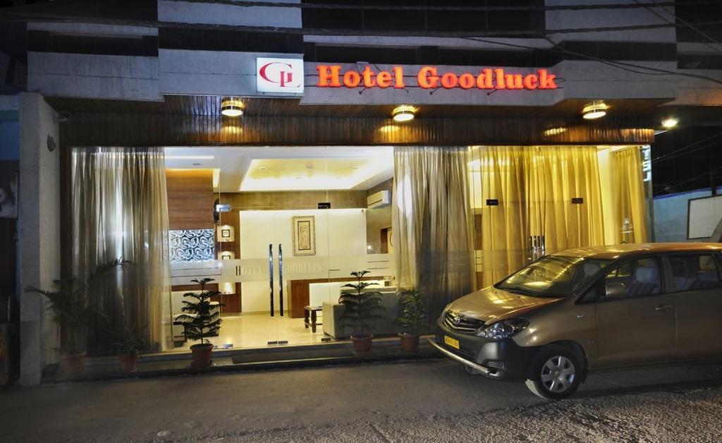 Airport Hotel Goodluck New Delhi Eksteriør billede